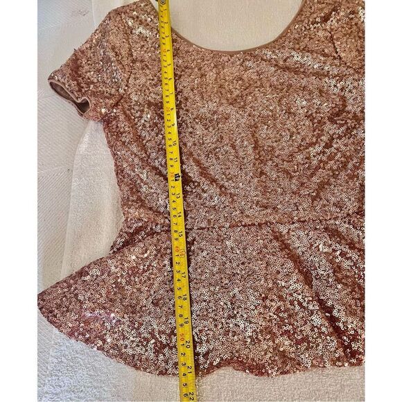 Forever 21 Rose Gold Sequin Lined Peplum Top Sz Μedium Actress Wore on TV Show - Picture 6 of 9